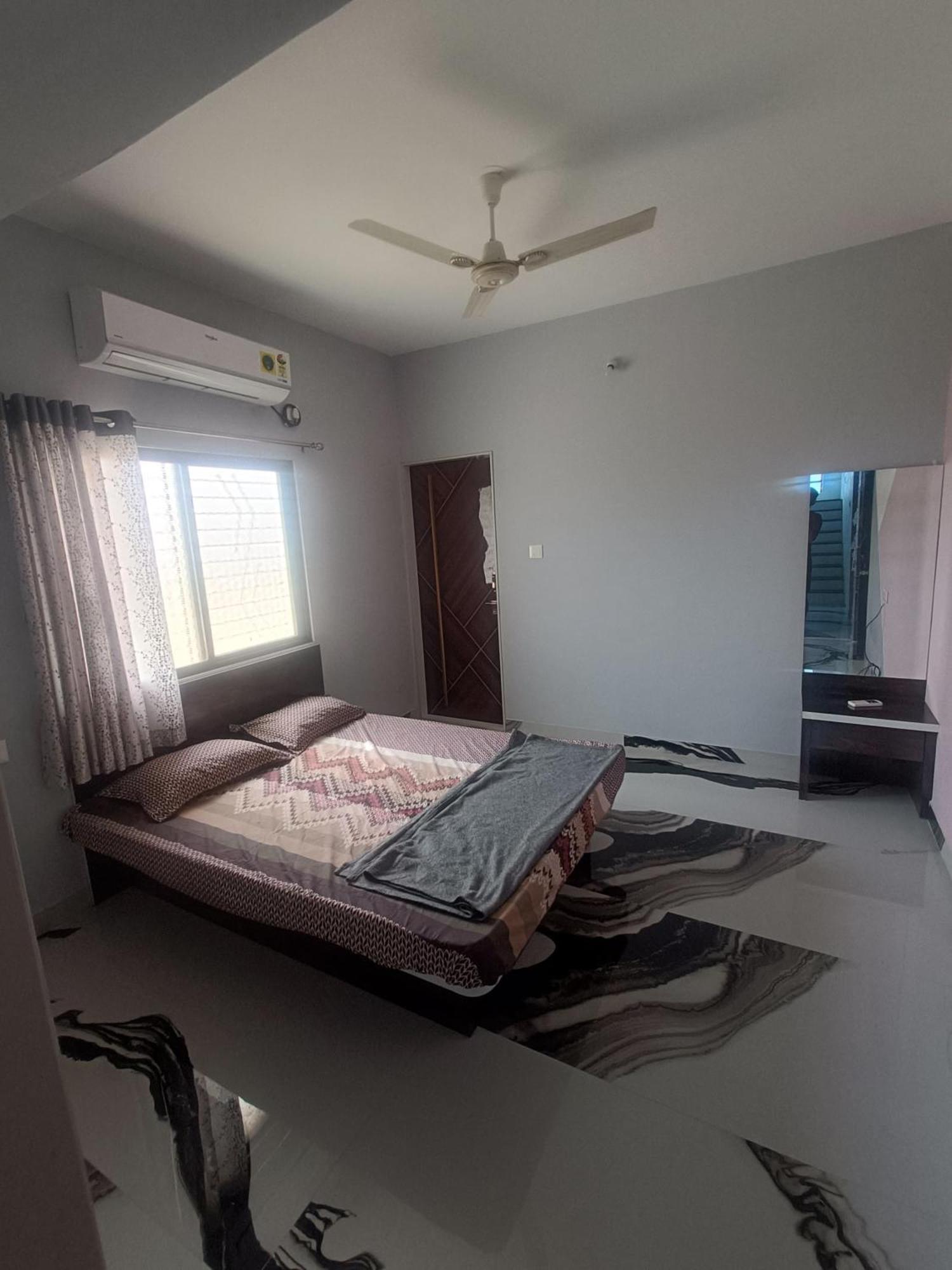 Matoshree Guesthouse Akalkot Ngoại thất bức ảnh